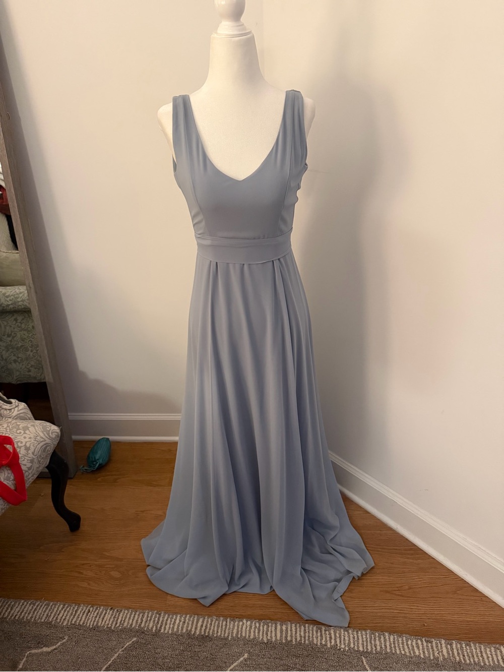 Elegant Sleeveless V-Neck Maxi Dress in Light Blue
